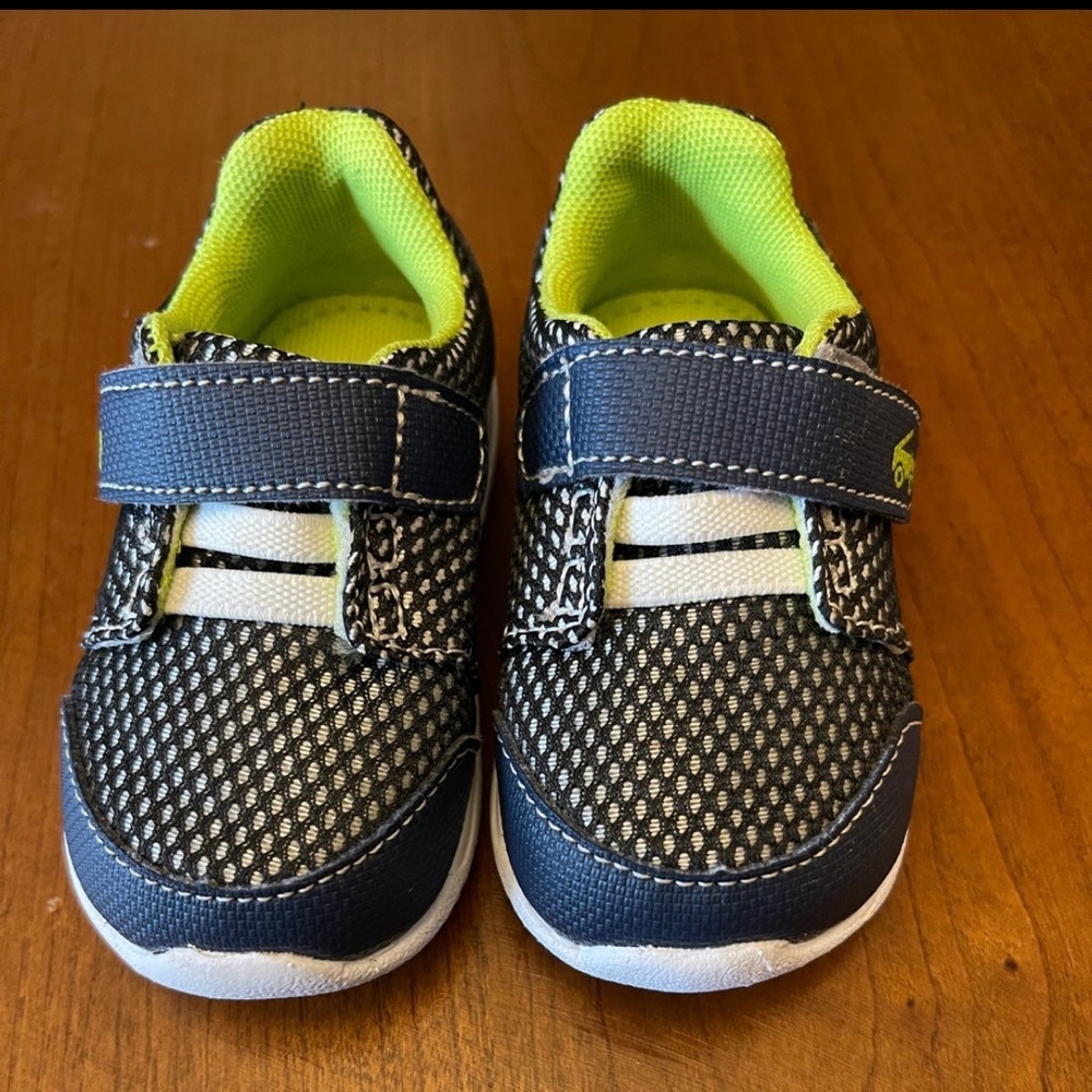 Size 4 toddler tennis shoes See Kai Run